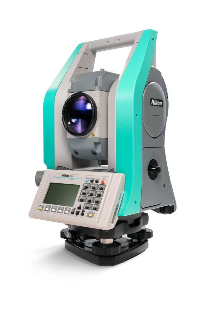 Nikon XS 5" Mechanical Total Station with optical plummet, view from the side.
